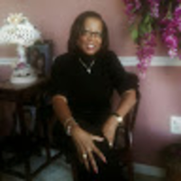 Meet your Posher, Janet - Picture 1 of 1